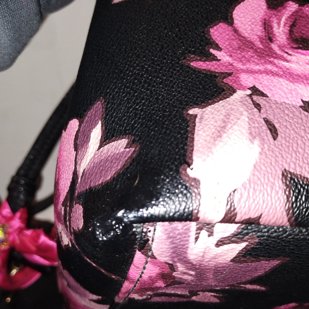 Kate Spade Tote - Picture 3 of 11